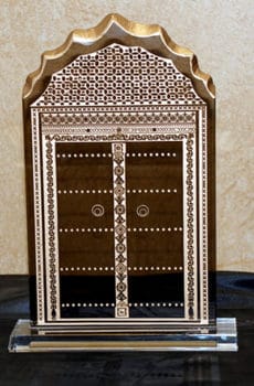 Oman crystal door souvenir with gold engraving