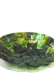 Sustainable glass plate made with pieces of glass