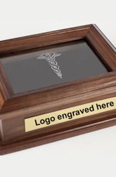 Customized engraved wooden keepsake memorial gift box with glass top