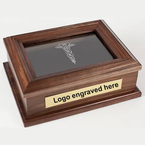 Customized engraved wooden keepsake memorial gift box with glass top