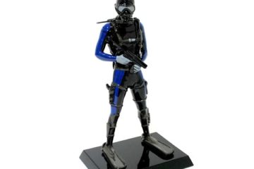 resin model of police man