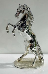 Horse sculpture made in metal